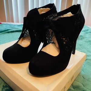 Miss Selfridge Black Suede Bow Bootie Size US 9
